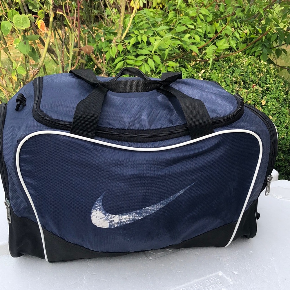 Nike Men's Navy and Black Duffel Bag Size 18”x11”x11”